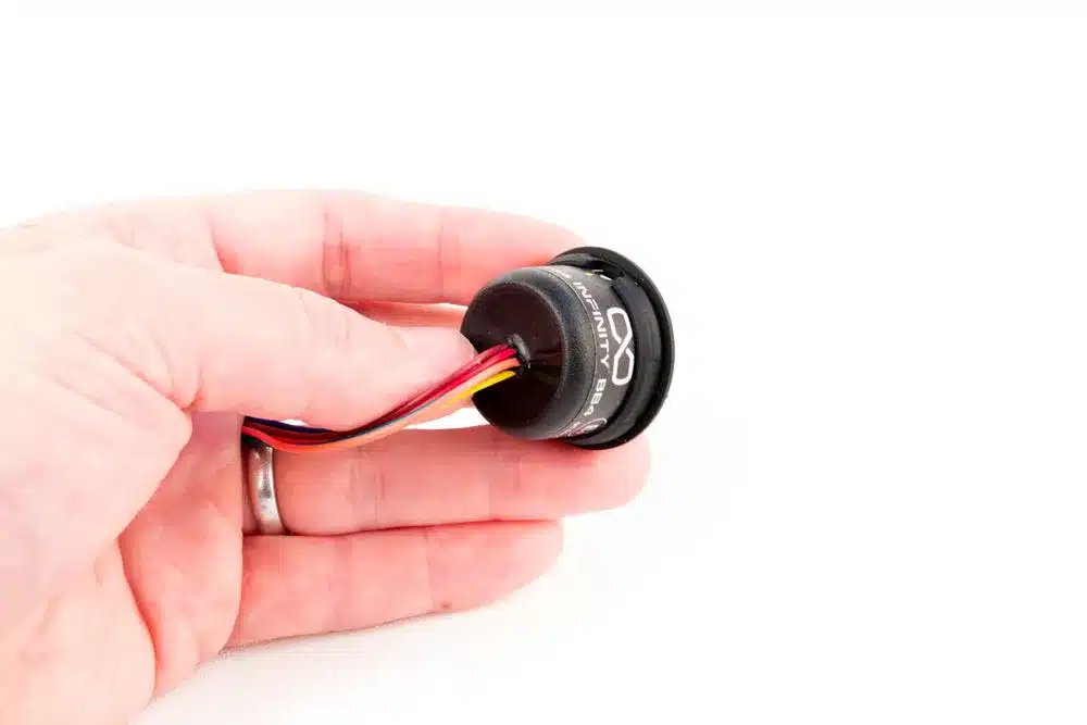 Infinity BB4 - gult 12/24V - Image 3