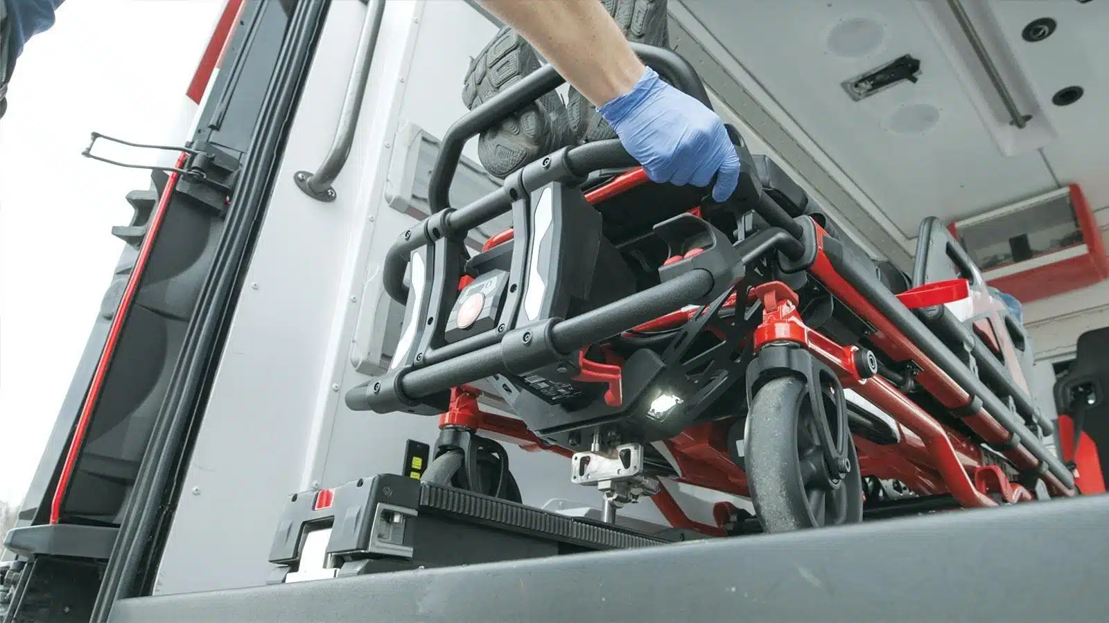 Ferno Power F2 hleðslukerfi með Powerdrive fyrir sjúkrabörur/sjúkrabíla - Image 3