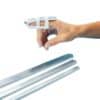 Fingursplint á hendi með málmsplintum fyrir neðan